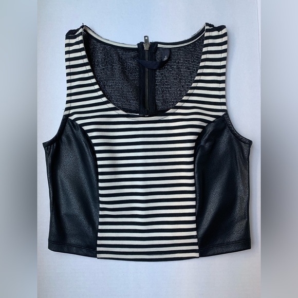 JESSICA SIMPSON Black & Beige White Striped Crop Top w/ Faux Leather Sides Small - Picture 1 of 5